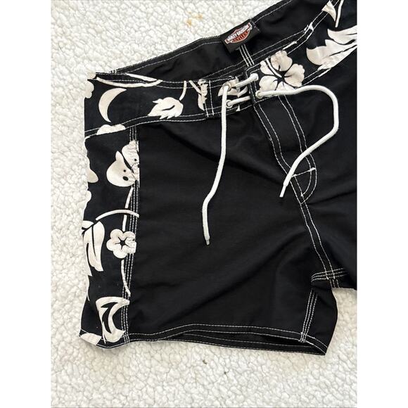 Harley-Davidson Honolulu board shorts black and white floral pattern Size 13 - Picture 3 of 7